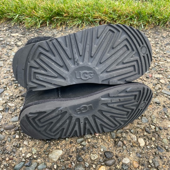 Bailey Button Uggs - Picture 4 of 6